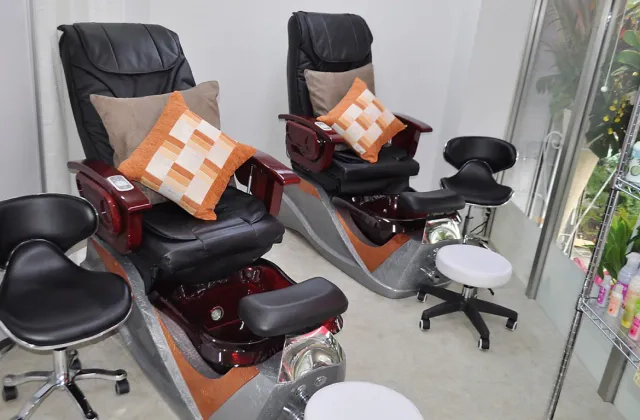 LILY'S NAIL SUPPLY 千代田店