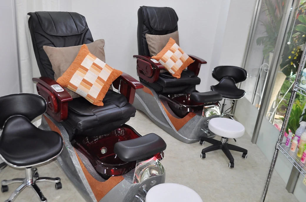 Lily's Nail Supply 千代田店